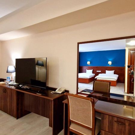 יירבאן Ararat Hotel מראה חיצוני תמונה