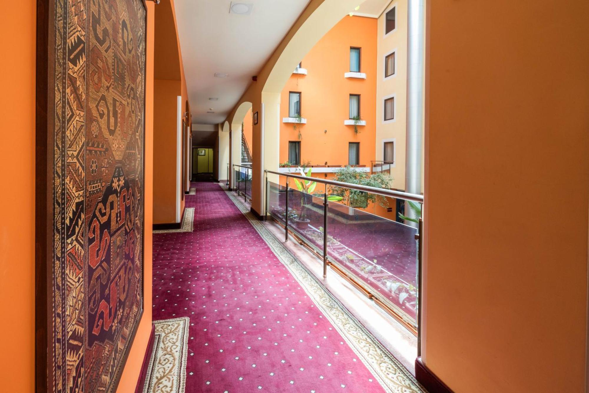יירבאן Ararat Hotel מראה חיצוני תמונה