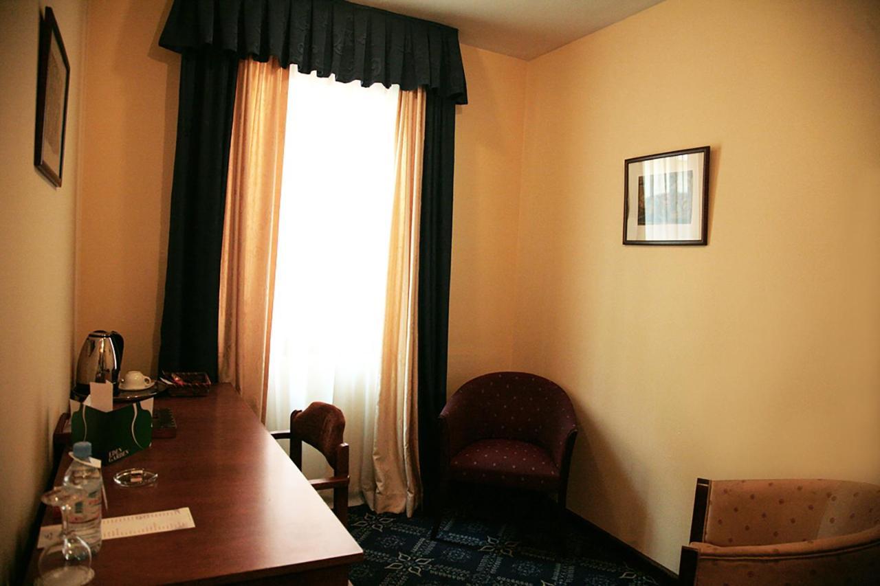 יירבאן Ararat Hotel מראה חיצוני תמונה