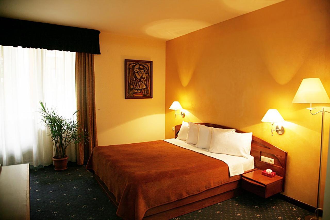 יירבאן Ararat Hotel מראה חיצוני תמונה